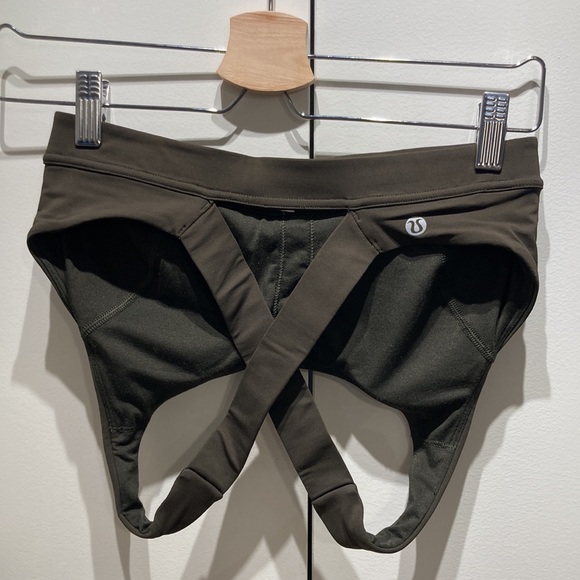 Lululemon sports bra with pads - Picture 2 of 3